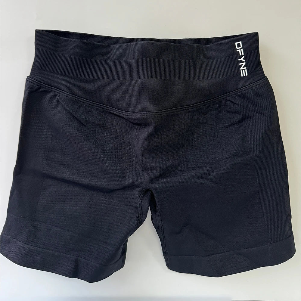 4.5" Seamless Scrunch Bum Yoga Shorts – Low Waist Workout Essential