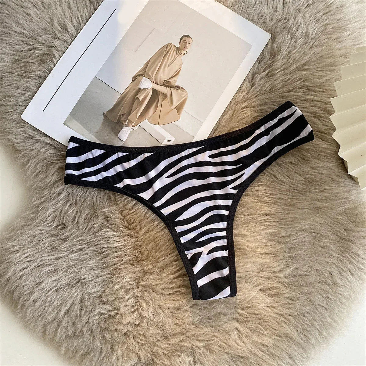 Leopard-Print Seamless Thong