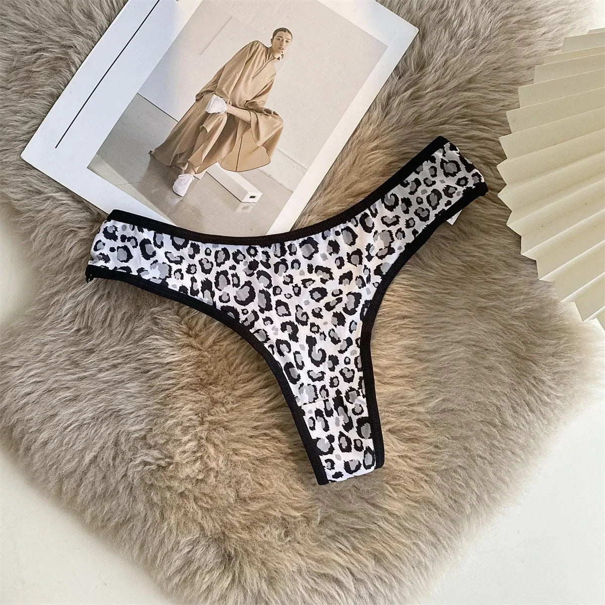 Leopard-Print Seamless Thong