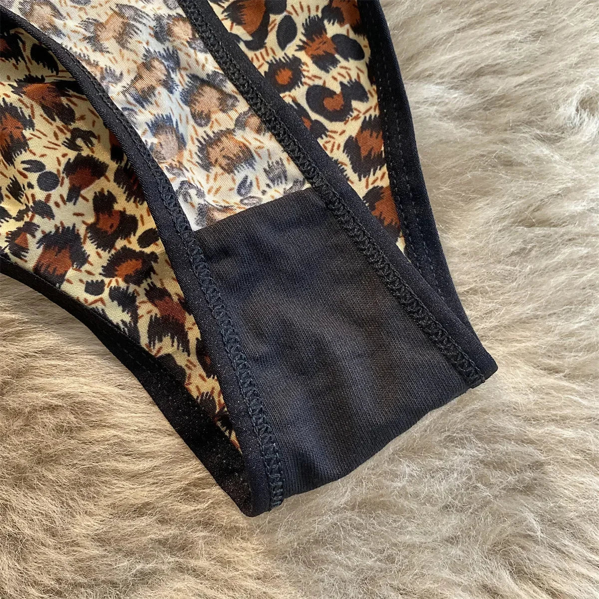 Leopard-Print Seamless Thong