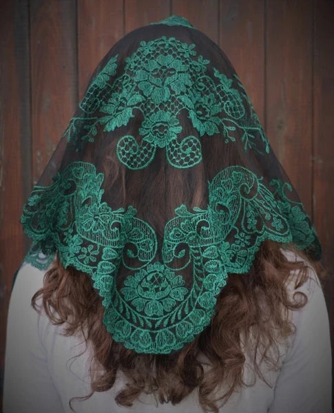 Spanish-Style Lace Mantilla – Catholic & Wedding Veil