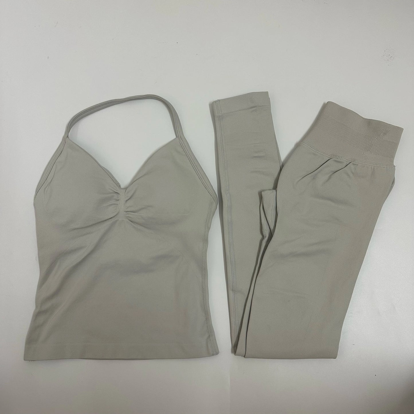 2-Piece Seamless Yoga Set – Backless Tank Top & High-Waist Scrunch Leggings